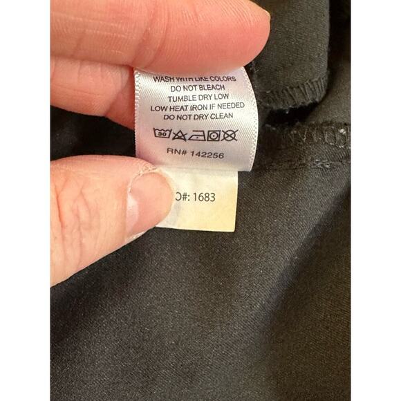 Figs Casma Three-Pocket Scrub Top in Black - Picture 5 of 5